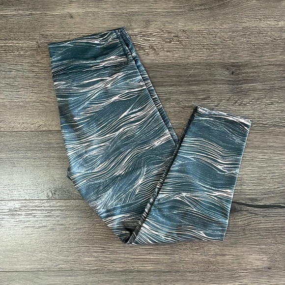 Aerie Chill. Play. Move crop leggings 21” - Picture 2 of 8